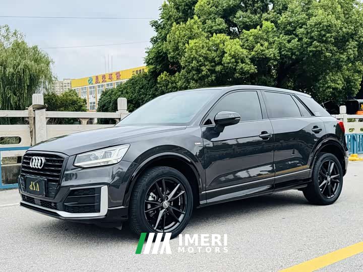 Audi Q2L 35 TFSI aggressive and dynamic - автомобиль из Китая
