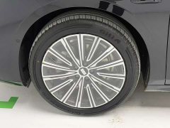 Geely Galaxy Star 8 130km EM-i flagship version - фото 8