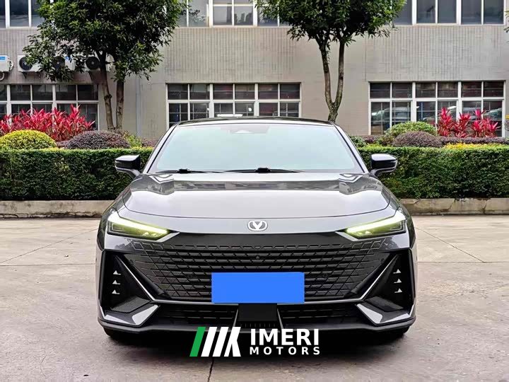 Changan UNI-V 1.5T smart pilot - автомобиль из Китая