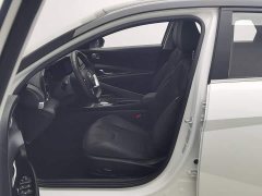 Hyundai Elantra 1.5L CVT LUX Premium Edition - фото 10
