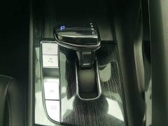 Hyundai Elantra 1.5L CVT LUX Premium Edition - фото 13