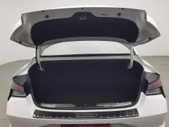 Hyundai Elantra 1.5L CVT LUX Premium Edition - фото 16