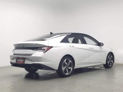 Hyundai Elantra 1.5L CVT LUX Premium Edition - фото 2
