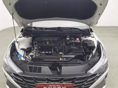 Hyundai Elantra 1.5L CVT LUX Premium Edition - фото 6