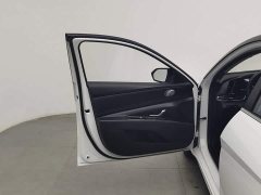 Hyundai Elantra 1.5L CVT LUX Premium Edition - фото 8