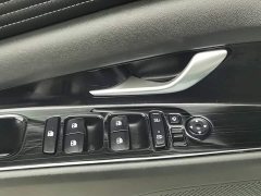 Hyundai Elantra 1.5L CVT LUX Premium Edition - фото 9