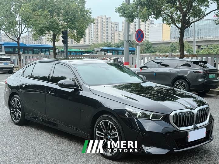 BMW 5 Series 530Li Leading M Sports Package - автомобиль из Китая