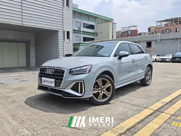 Audi Q2L 35 TFSI fashionable and dynamic - автомобиль из Китая