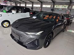 Changan UNI-V 2022 1.5T premium - фото 2