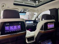 Hongqi E-HS9 510km flag collar version four seats - фото 8