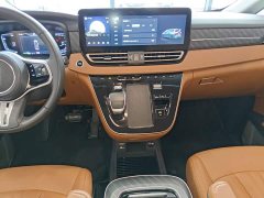 Hongqi HQ9 PHEV 2.0T four-wheel drive business version - фото 13