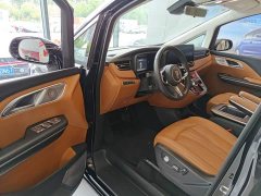 Hongqi HQ9 PHEV 2.0T four-wheel drive business version - фото 16