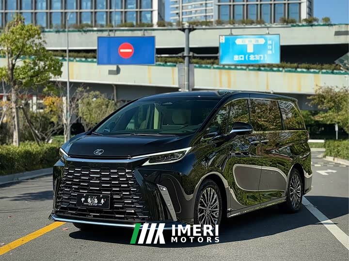 Lexus LM 2023 500h six-seater premium version