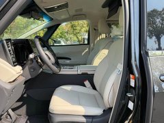 Lexus LM 2023 500h six-seater premium version - фото 11