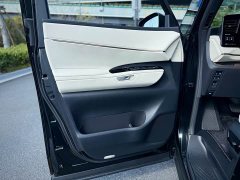 Lexus LM 2023 500h six-seater premium version - фото 8