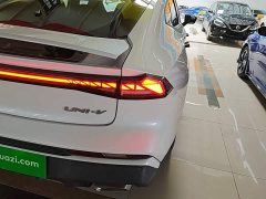 Changan UNI-V 2024 1.5T premium - фото 8