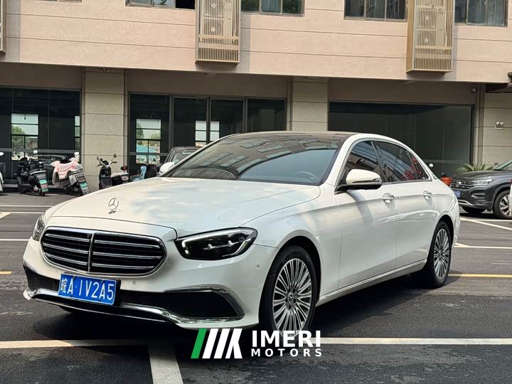 Mercedes-Benz E 300 L Luxury Version