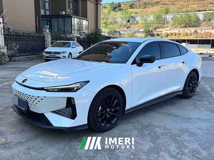 Changan UNI-V 1.5T premium - автомобиль из Китая