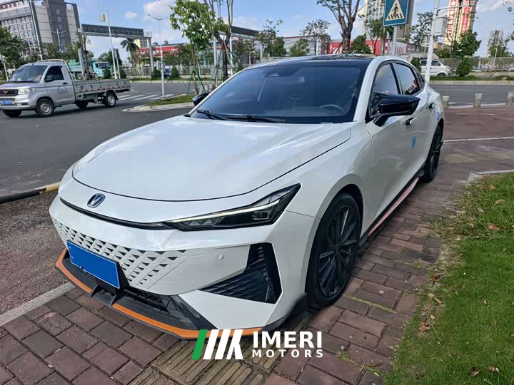 Changan UNI-V 1.5T high-energy version - автомобиль из Китая