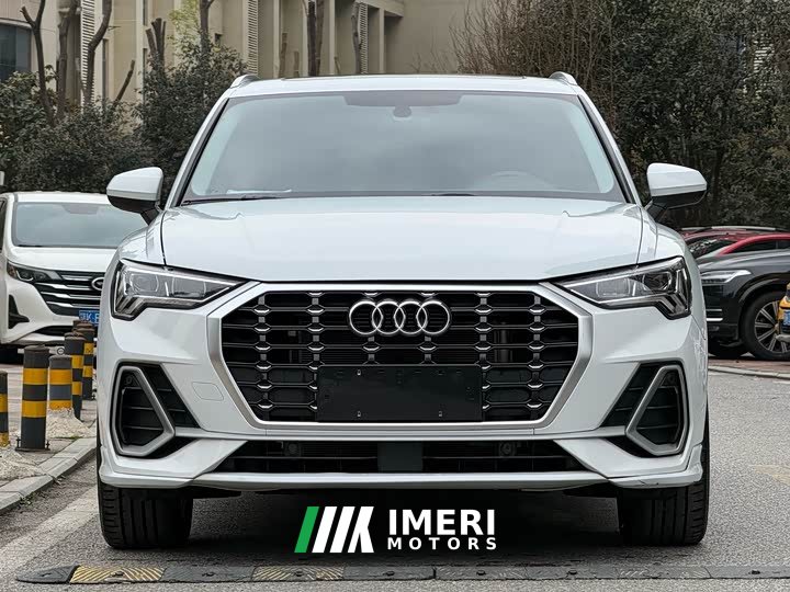 Audi Q3 35 TFSI Fashionable and Dynamic - автомобиль из Китая