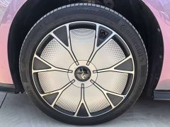 Yangwang Looking up at U7 EV five-seater luxury version - фото 12