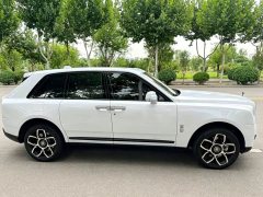 Rolls-Royce Cullinan 2018 five-seater version - фото 2