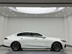 BMW 5 Series 530Li Leading M Sports Package - фото 3