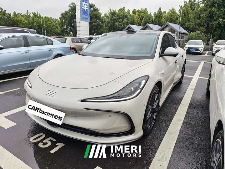 IM Motors Zhiji L6 Max Standard Edition - автомобиль из Китая