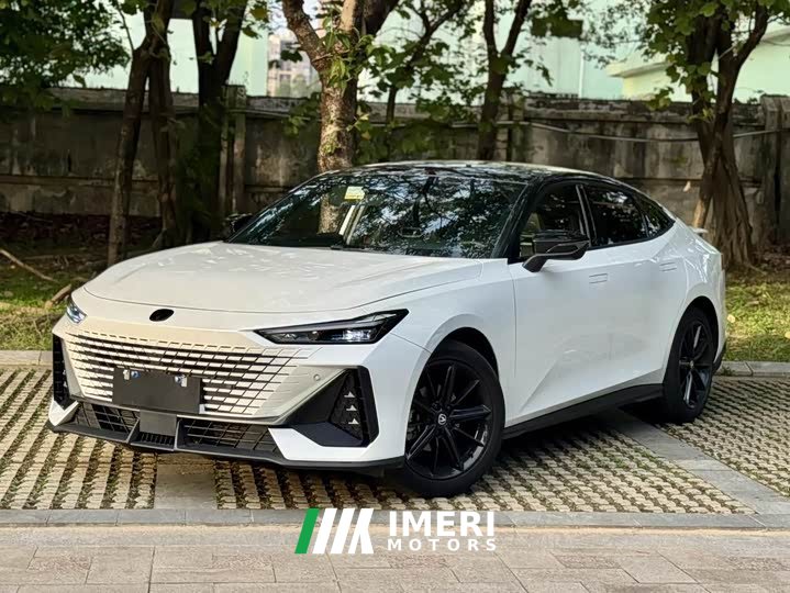 Changan UNI-V 2023 1.5T premium - автомобиль из Китая