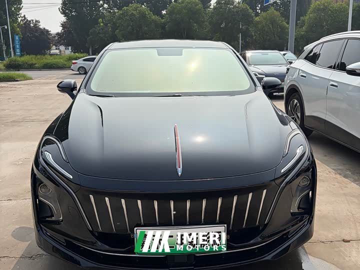 Hongqi E-QM5 560km PLUS - автомобиль из Китая