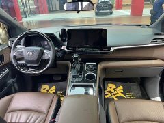 Toyota SIENNA 2.5L Hybrid Comfort Edition - фото 11