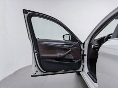 BMW 5 Series facelift 525Li M Sports Package - фото 8