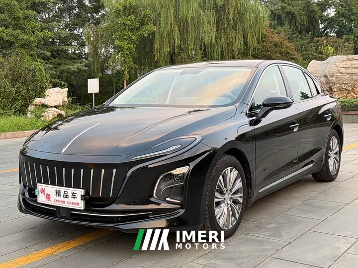 Hongqi E-QM5 560km PLUS - автомобиль из Китая
