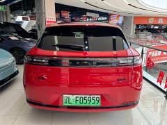 AITO Wenjie M5 extended range Ultra four-wheel drive version - фото 5