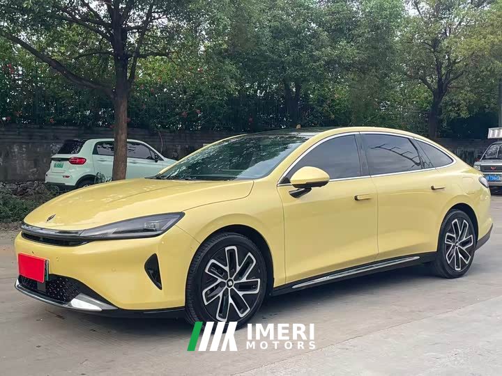 Baojun Xiangjing plug-in hybrid 140km luxury version - автомобиль из Китая