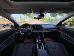 Hyundai Elantra 1.5L CVT LUX Premium Edition - фото 10