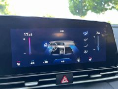 Hyundai Elantra 1.5L CVT LUX Premium Edition - фото 14