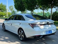 Hyundai Elantra 1.5L CVT LUX Premium Edition - фото 4