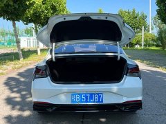 Hyundai Elantra 1.5L CVT LUX Premium Edition - фото 5