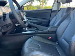 Hyundai Elantra 1.5L CVT LUX Premium Edition - фото 7