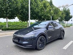 Tesla Model Y long-range all-wheel drive version - фото 1