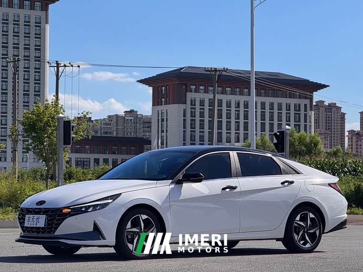 Hyundai Elantra 2022 1.5L CVT LUX Premium Edition