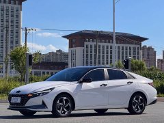 Hyundai Elantra 2022 1.5L CVT LUX Premium Edition - фото 1