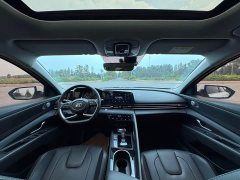 Hyundai Elantra 2022 1.5L CVT LUX Premium Edition - фото 11