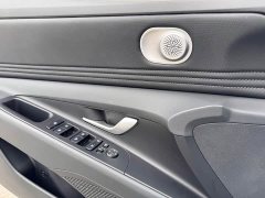 Hyundai Elantra 2022 1.5L CVT LUX Premium Edition - фото 17