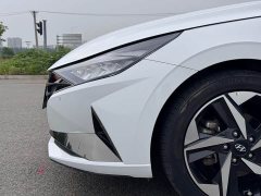 Hyundai Elantra 2022 1.5L CVT LUX Premium Edition - фото 18