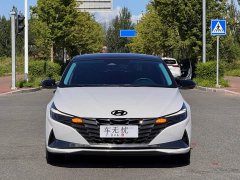 Hyundai Elantra 2022 1.5L CVT LUX Premium Edition - фото 2