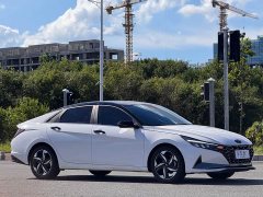 Hyundai Elantra 2022 1.5L CVT LUX Premium Edition - фото 3