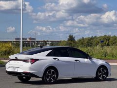 Hyundai Elantra 2022 1.5L CVT LUX Premium Edition - фото 4