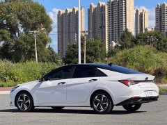 Hyundai Elantra 2022 1.5L CVT LUX Premium Edition - фото 6